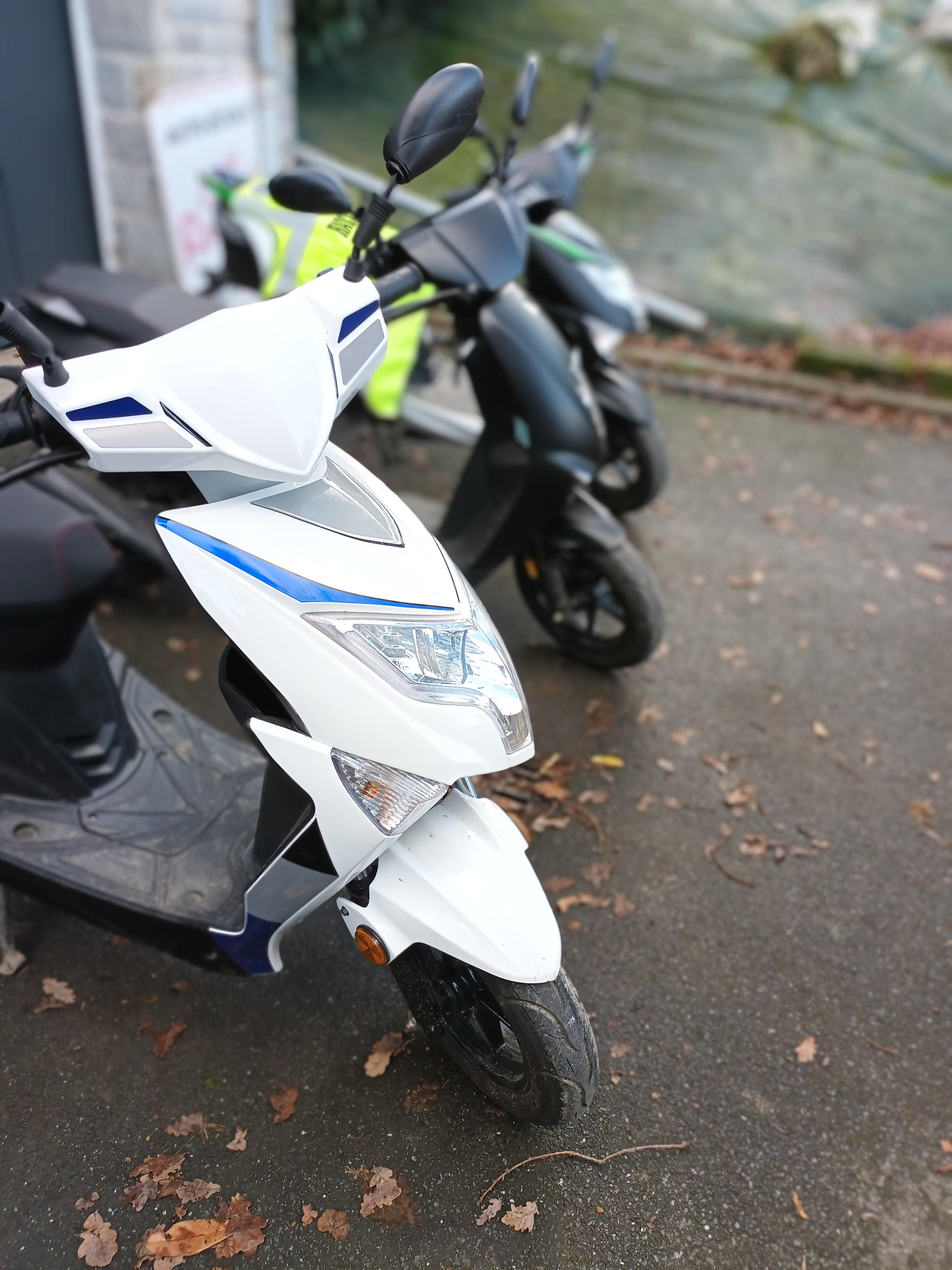 Scooters permis AM et 125 cm3 moto-école Raccapé Scooters permis AM et 125 cm3 moto-école Raccapé