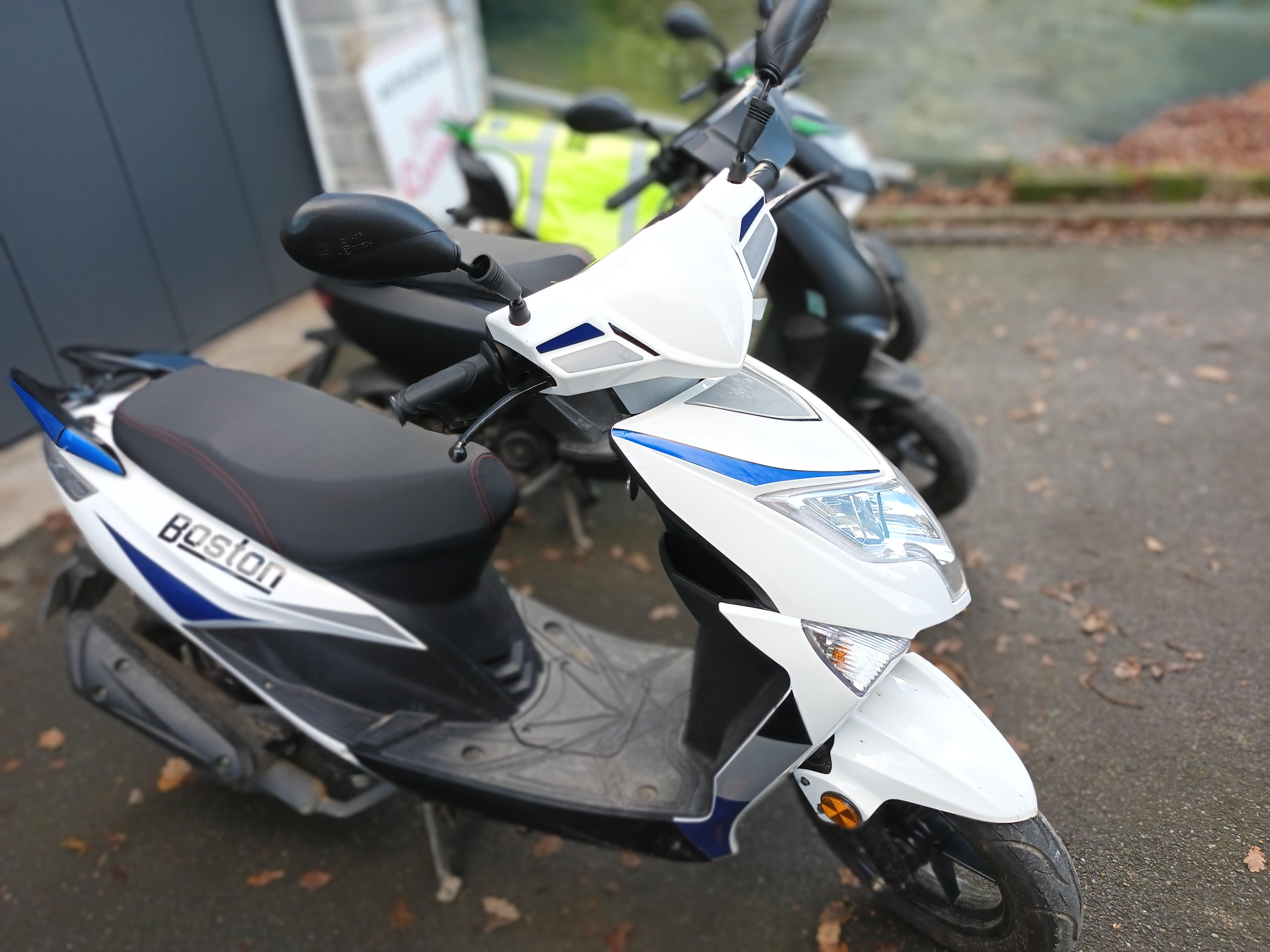 Scooters permis AM et 125 cm3 moto-école Raccapé Scooters permis AM et 125 cm3 moto-école Raccapé