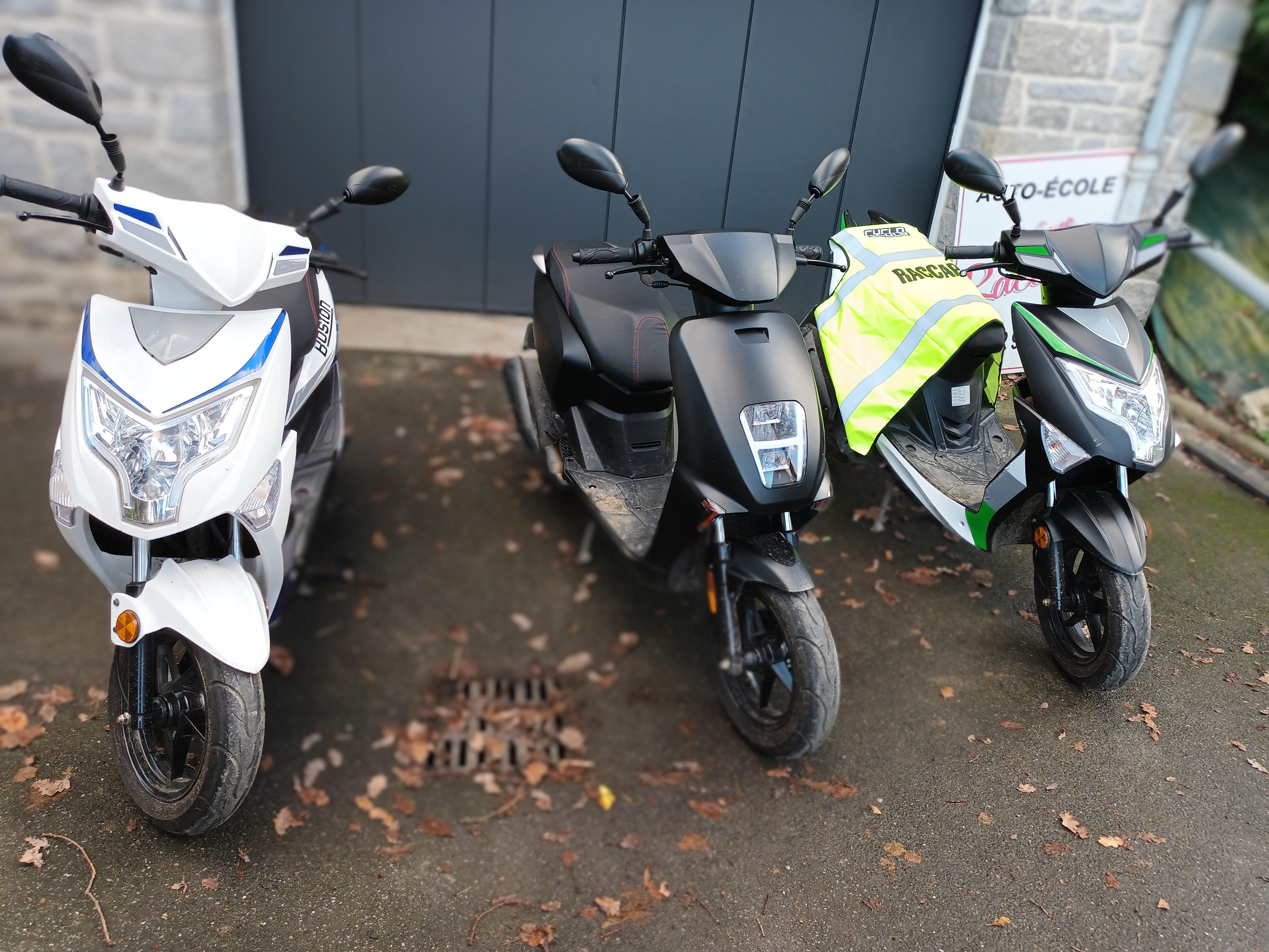 Scooters permis AM et 125 cm3 moto-école Raccapé Scooters permis AM et 125 cm3 moto-école Raccapé